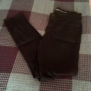 Old Navy Mid Rise Jeans- 8R 🍁